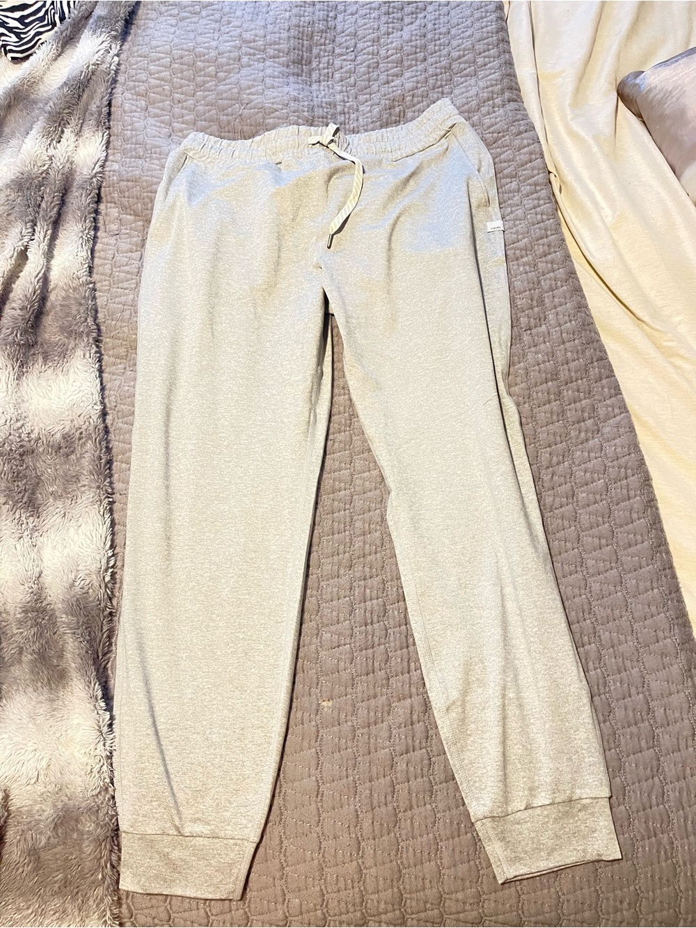 Vuori Light Gray Men's Joggers - Drawstring Sweatpants